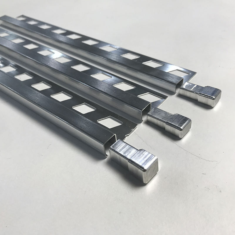 Metallfliesen-Ordnung und Fliesen-Übergangs-Stücke breiten Dekor-Aluminiumfliesen-Ordnung aus