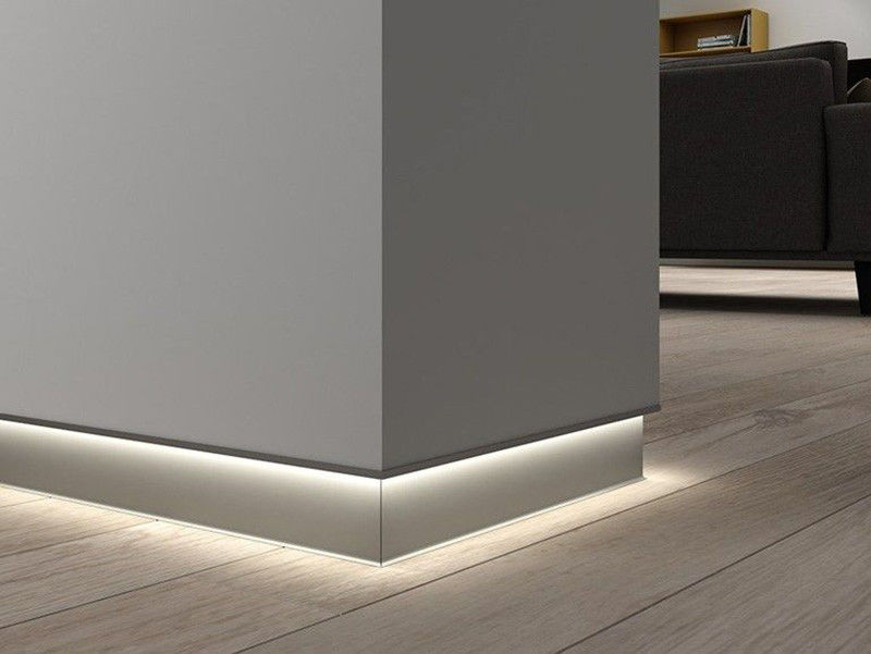 0.8mm geführter Streifen-Kanal mit Diffusor-Licht-Fußleiste