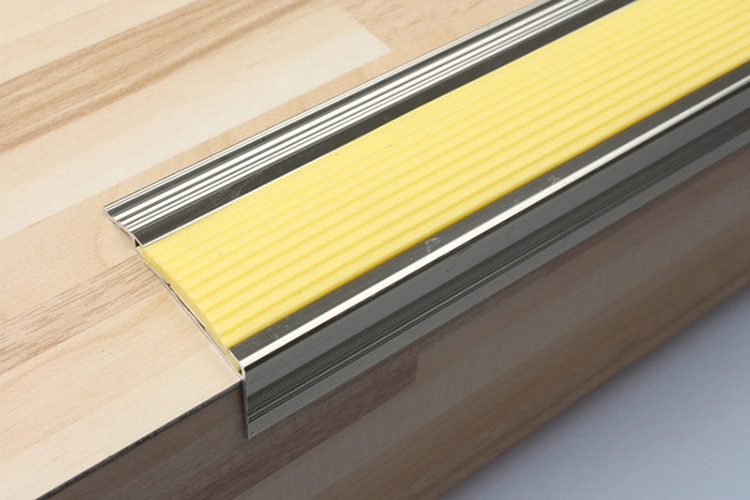 Haus-Treppe, die Antibeleg-Streifen-Aluminiumfliesen-Ordnung riecht